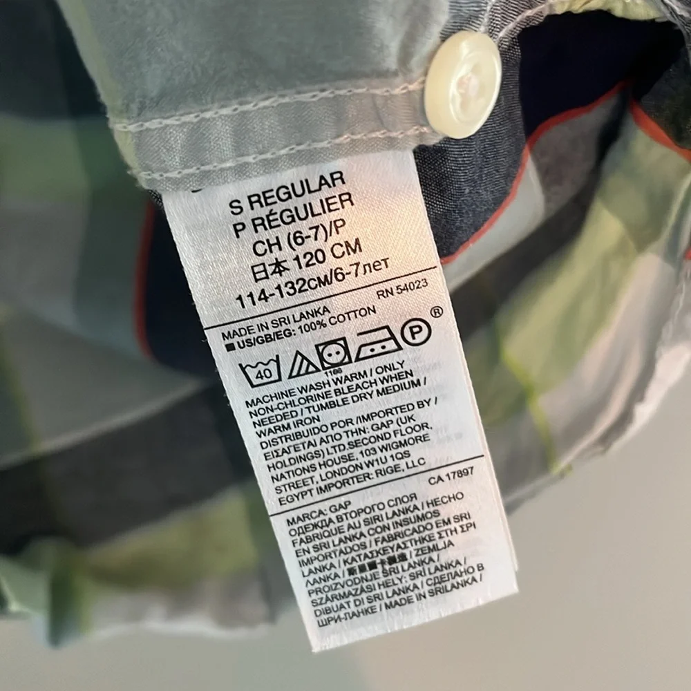 Gap kids multi-colored plaid button down shirt with w/ short sleeves and pocket - Picture 4 of 5